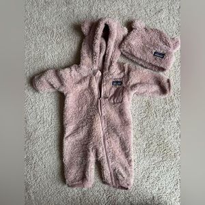 Patagonia bunting suit with matching hat